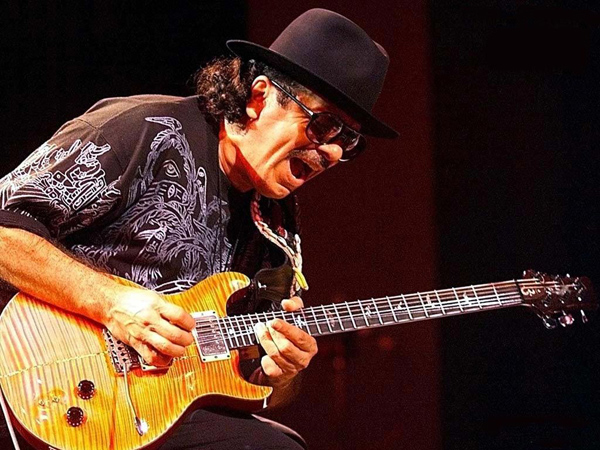 Carlos Santana en uno de sus conciertos. 