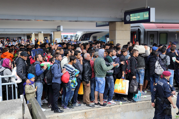 Refugiados inmigrantes en una estación de tren alemana en 2015. 